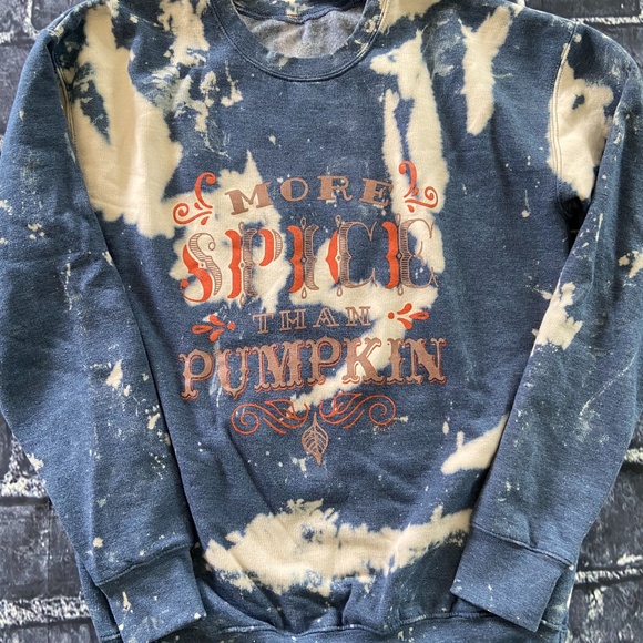 Bleached Pumpkin Sweatshirt - Extended Sizes - Picture 4 of 5